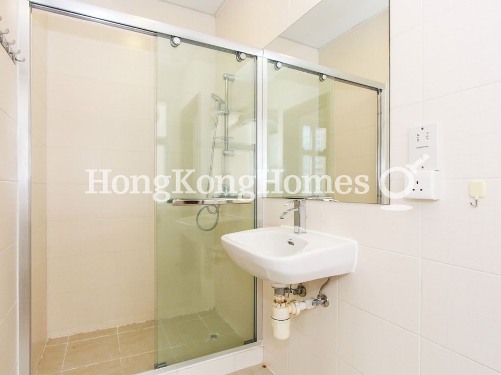 Guest Bathroom — 六也別墅，跑馬地