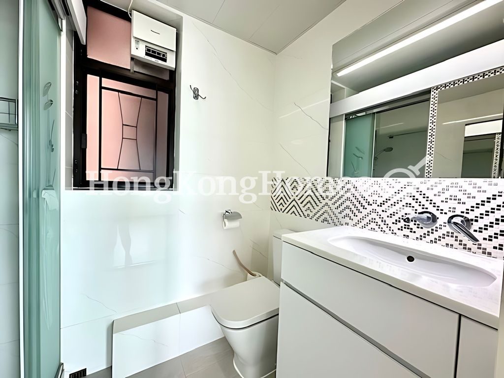 Guest Bathroom — 凱旋門 1期 第1座 (摩天閣)，尖沙咀