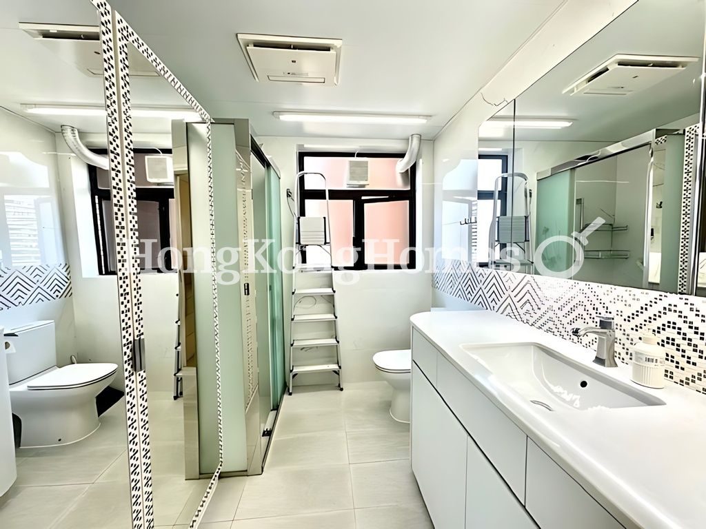 Master Bathroom — 凱旋門 1期 第1座 (摩天閣)，尖沙咀