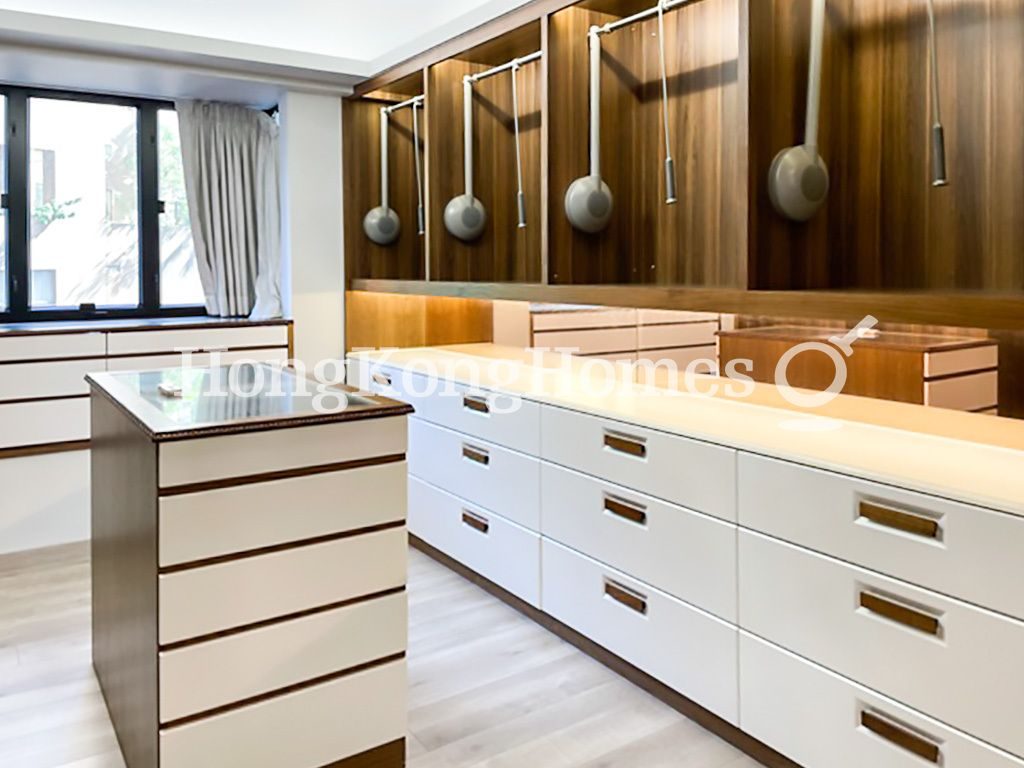 Walk-in Closet — 嘉富麗苑 - 第02座，中半山