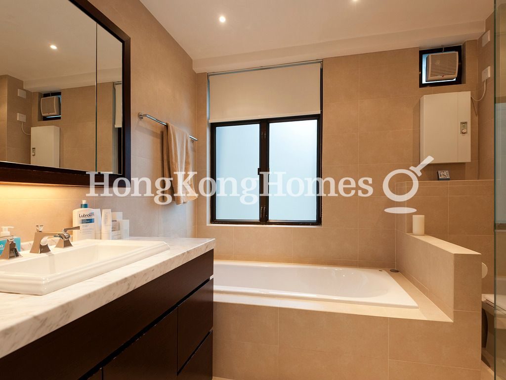 Master Bathroom — 冠園, No. 21C-D，淺水灣