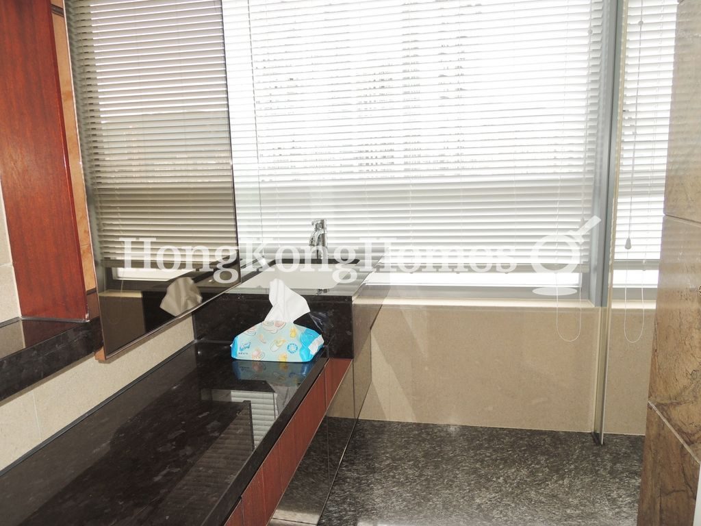 Guest Bathroom — 上林-第1座，大坑