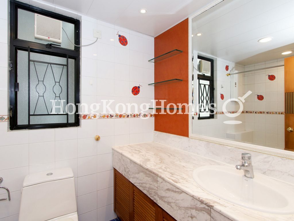Guest Bathroom — 嘉富麗苑 - 第02座，中半山