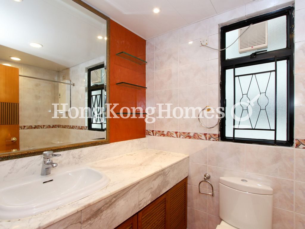 Master Bathroom — 嘉富麗苑 - 第02座，中半山