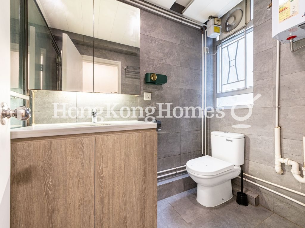 Guest Bathroom — 修頓花園，灣仔