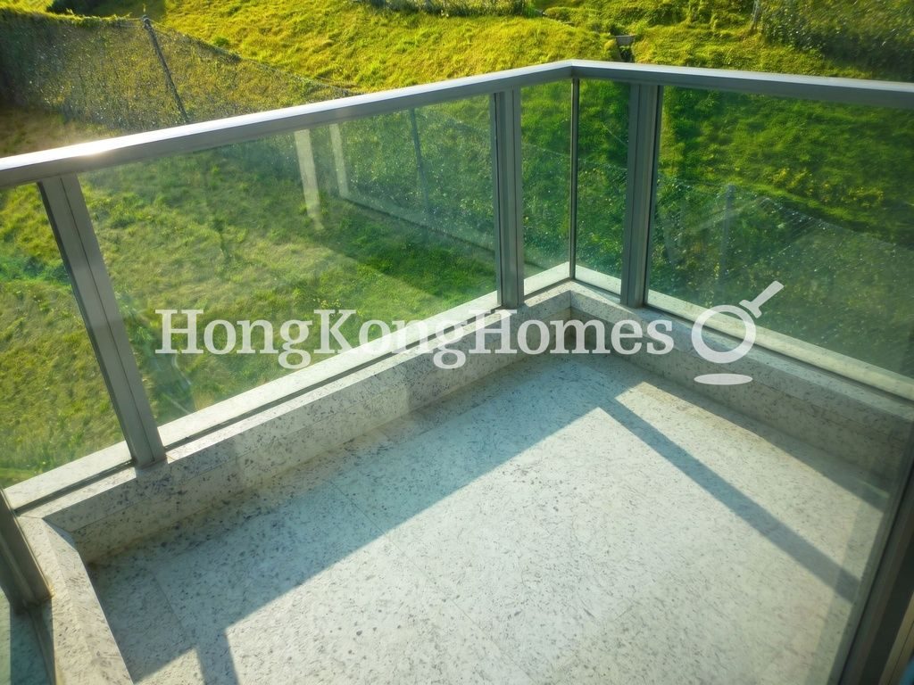 Balcony off Living and Dining Room — 南灣 - 第1座，鴨脷洲
