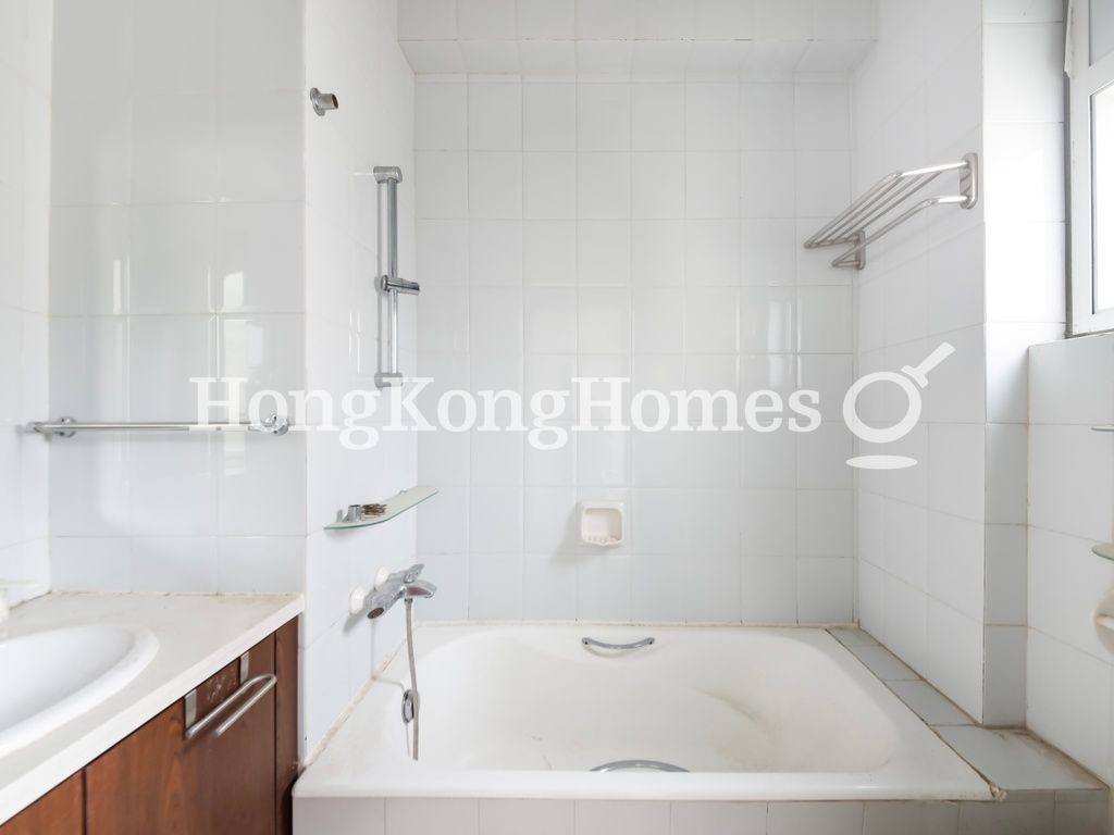 Master Bathroom — 冠園, No. 21A-B，淺水灣