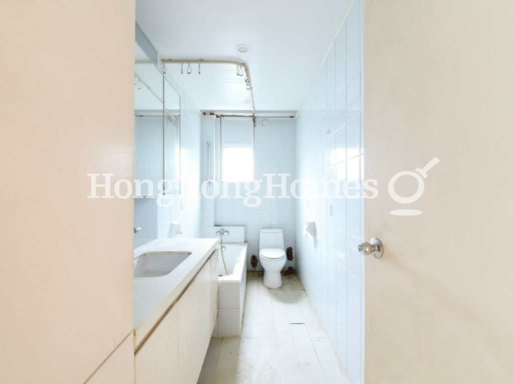 Guest Bathroom — 冠園, No. 21A-B，淺水灣