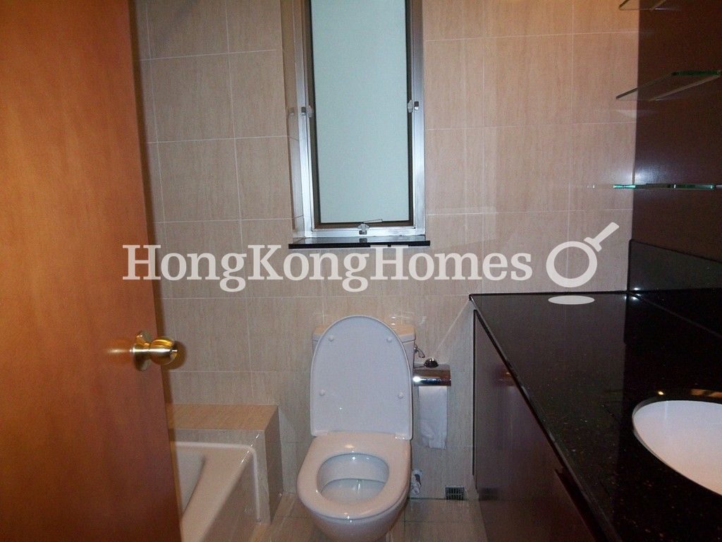 Guest Bathroom — 擎天半島 1座，尖沙咀