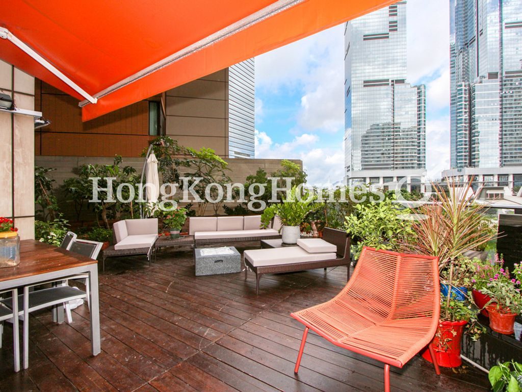Private Terrace off Living & Dining Room — 凱旋門 1期 第1A座 (朝日閣)，尖沙咀