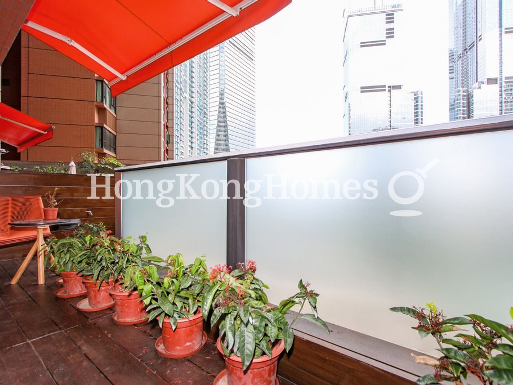 Private Terrace off Master & Second Rm — 凱旋門 1期 第1A座 (朝日閣)，尖沙咀