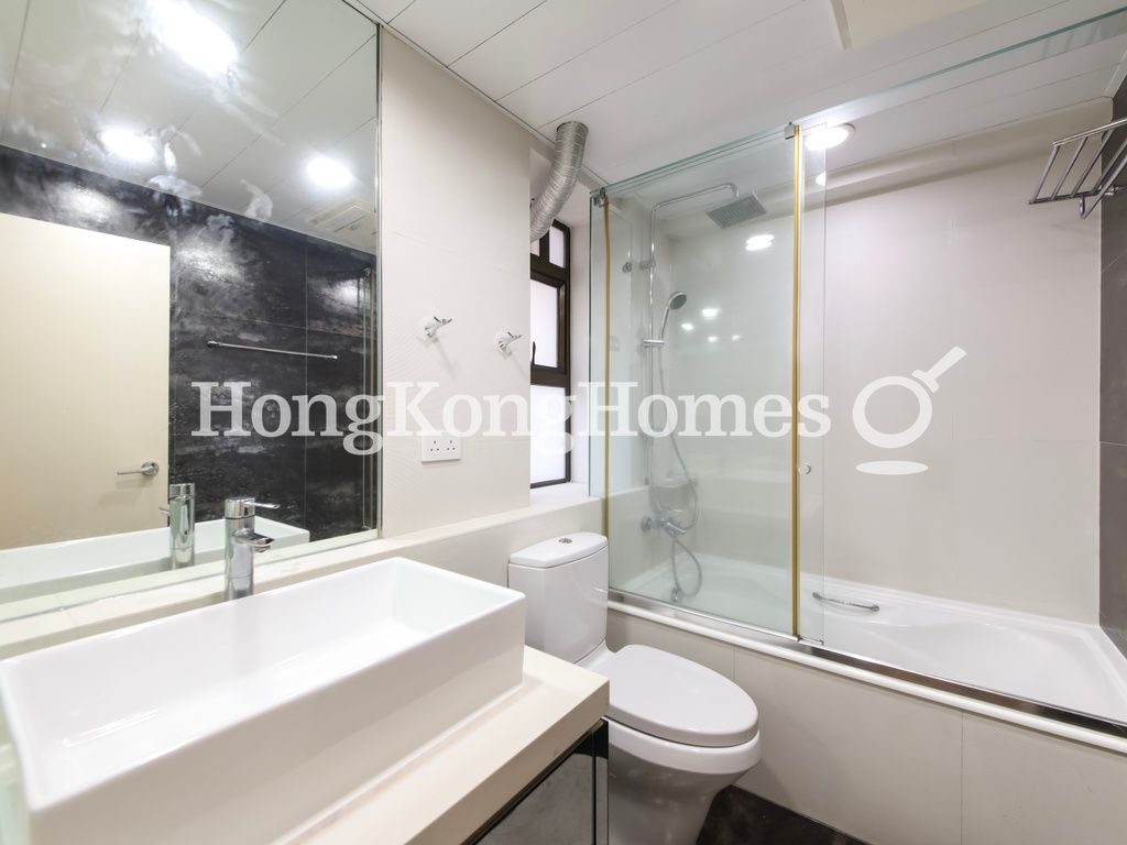 Master Bathroom — 麥當奴大廈，中半山