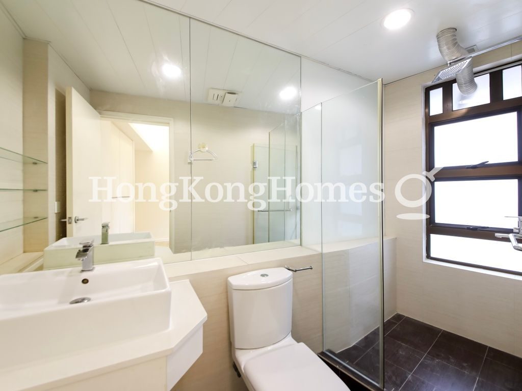 Second Ensuite Bathroom — 麥當奴大廈，中半山