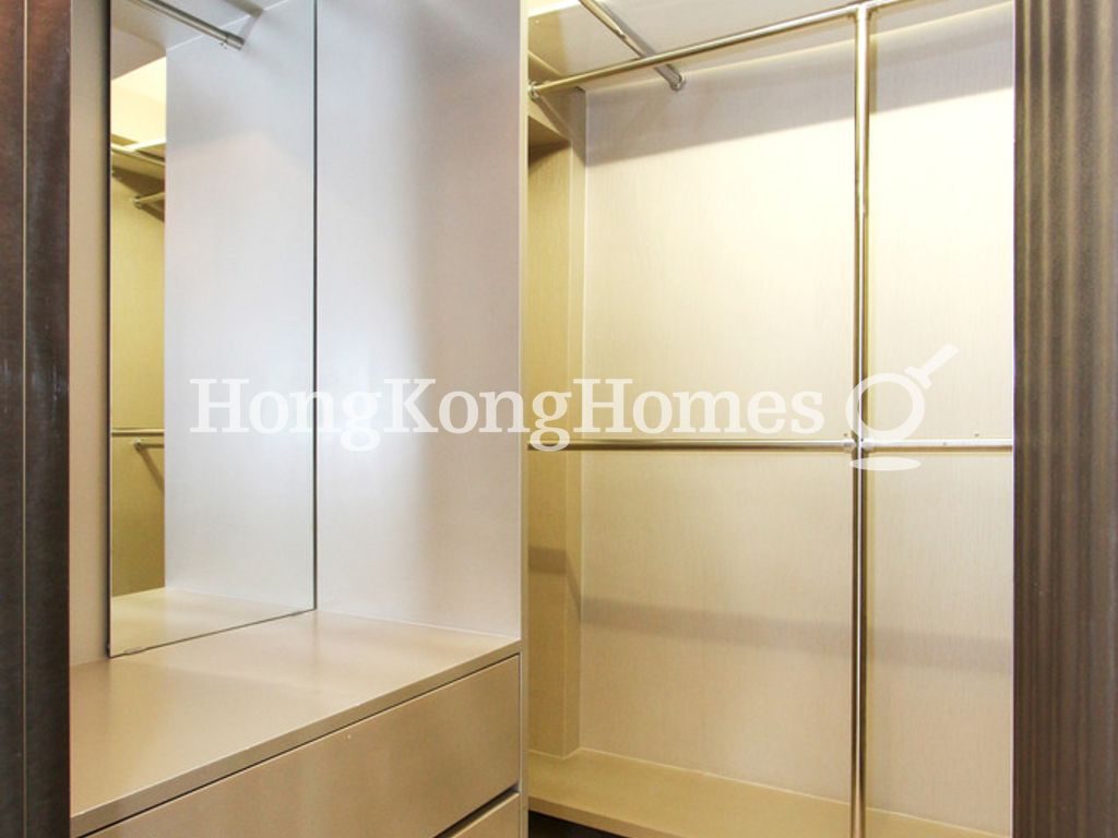 Walk-in Closet in Master Bedroom — Hoc Tam Garden, Happy Valley