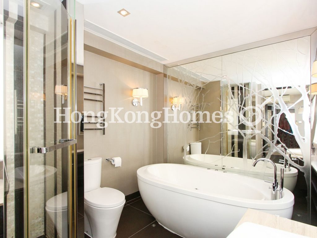 Master Bathroom — Hoc Tam Garden, Happy Valley