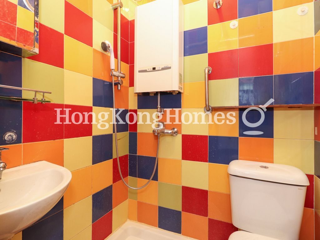 Guest Bathroom — 城市大廈，灣仔