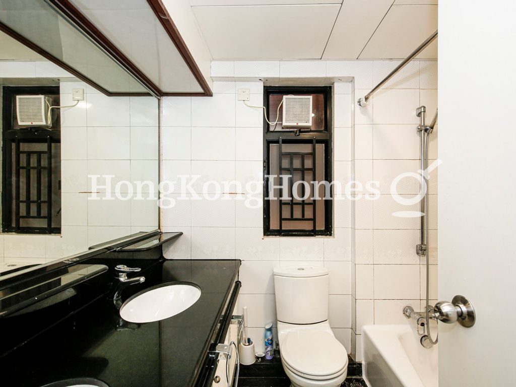 Guest Bathroom — 帝景園 - 第05座，中半山