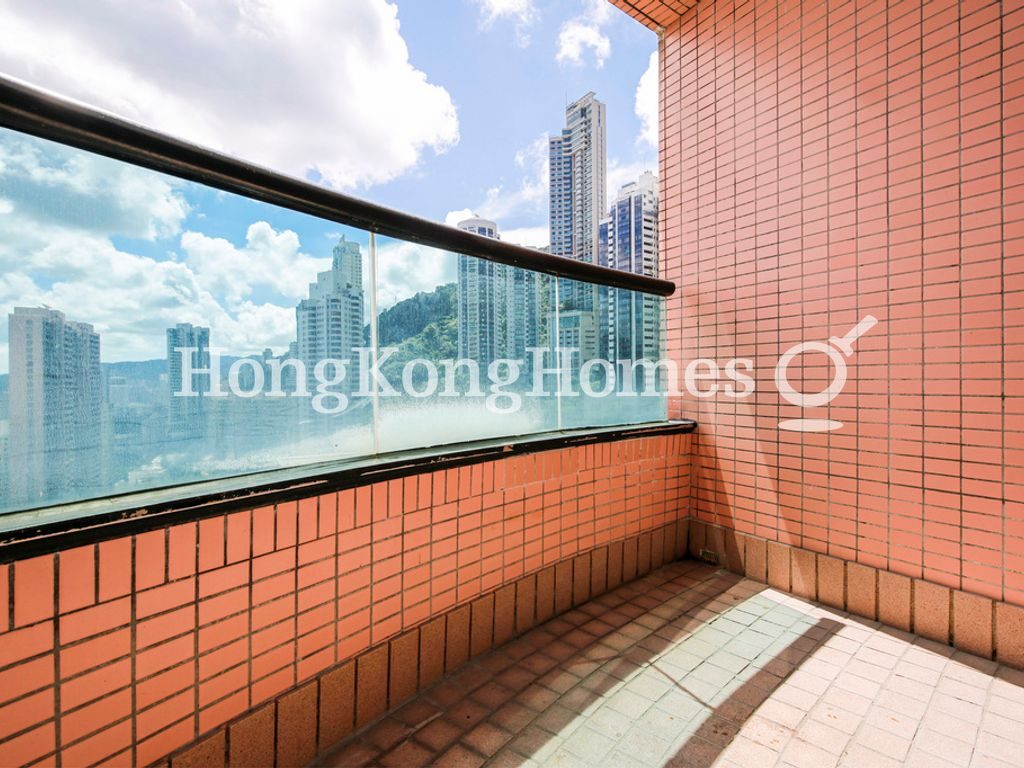 Balcony off Living and Dining Room — 帝景園 - 第05座，中半山