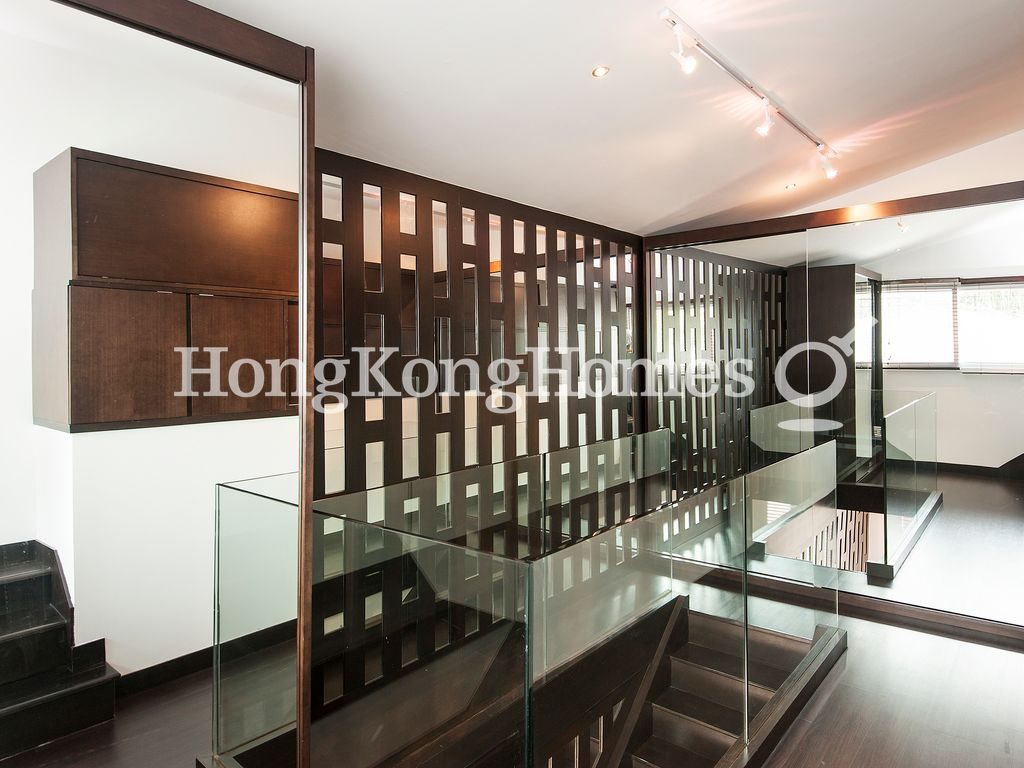 Internal Staircase & Landing — Dragon Lake Villa, Clear Water Bay