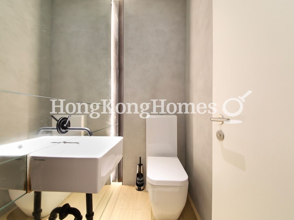Guest Powder Room — 高雲大廈，中半山