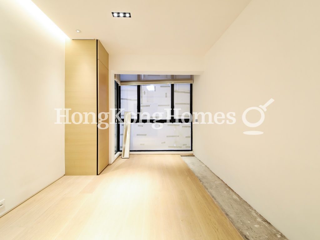 Third Bedroom — 高雲大廈，中半山