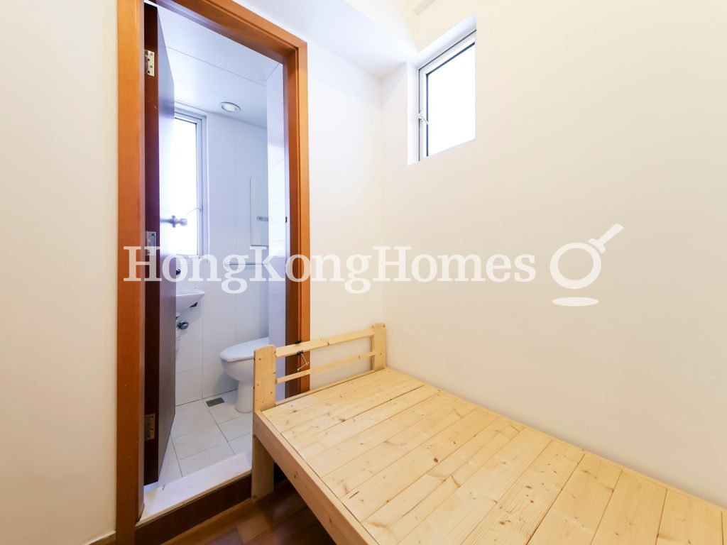 Maid's Room and Washroom — 君臨天下 3座，尖沙咀