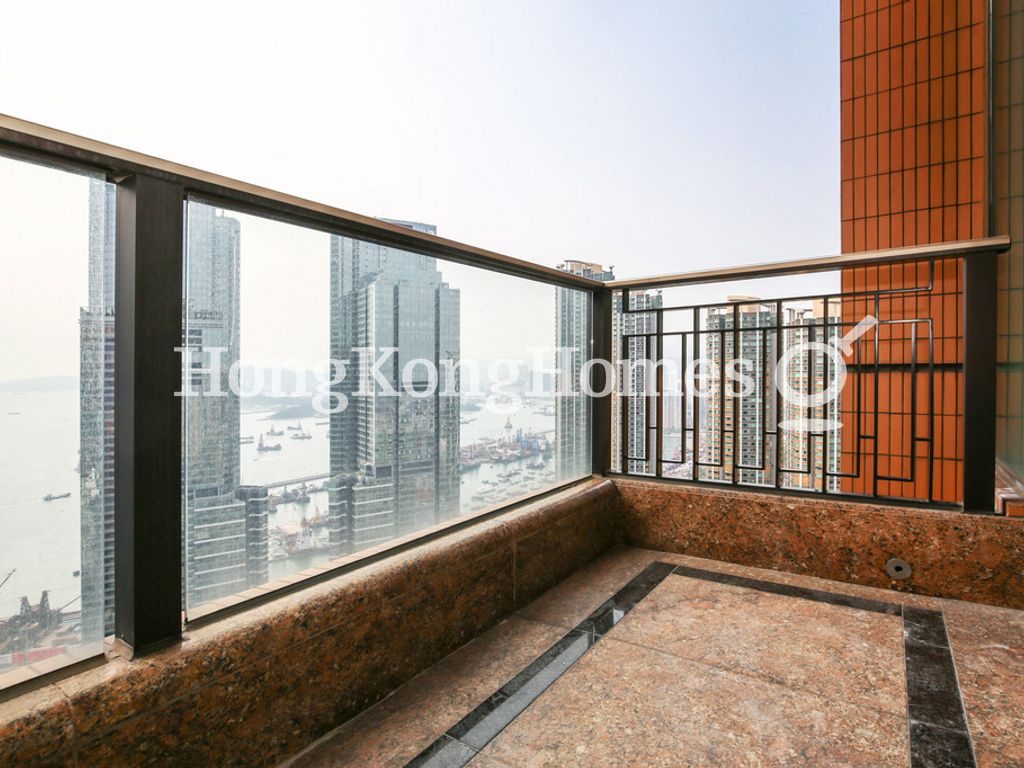 Balcony off Living and Dining Room — 凱旋門 1期 第2座 (觀星閣)，尖沙咀
