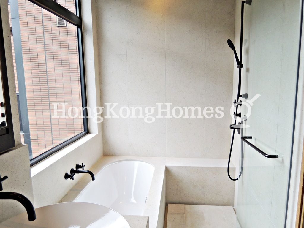 Master Bathroom — The Pavilia Hill, North Point