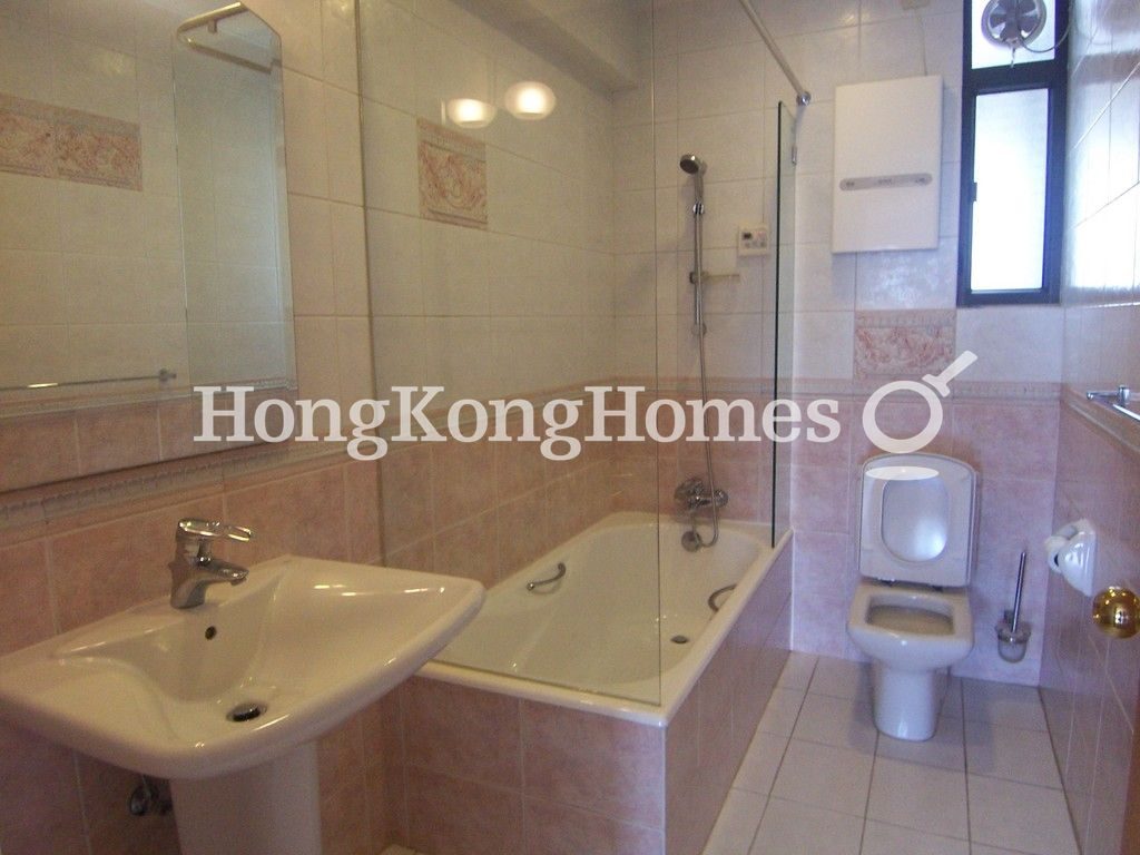 Master Bathroom — 龍景樓，中半山