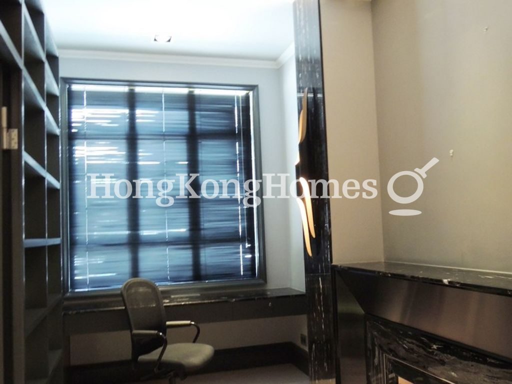 Study in Master Bedroom — 成和坊 1 號，跑馬地