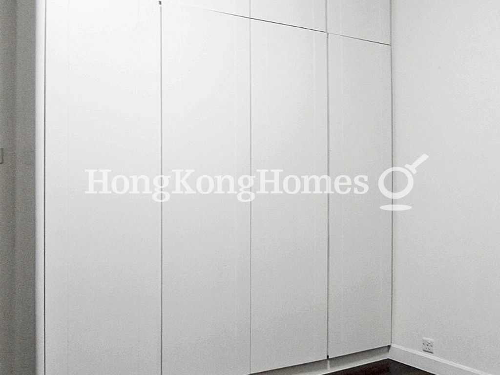 Built-in Wardrobe in Second Bedroom — 康苑 A-B座，西半山