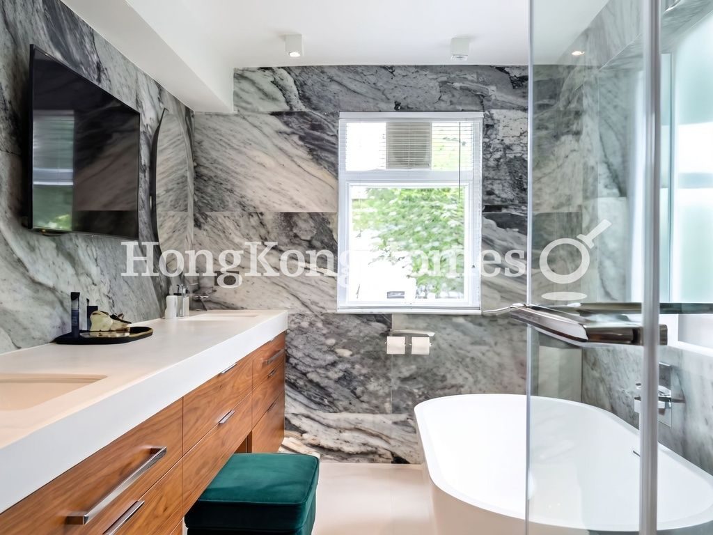 Master Bathroom — 慶徑石 1-73 號，西貢