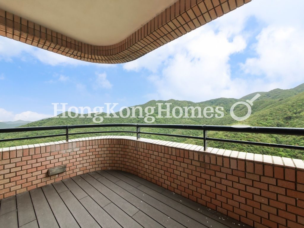 Balcony off Living and Dining Room — 陽明山莊 09座 環翠軒，淺水灣