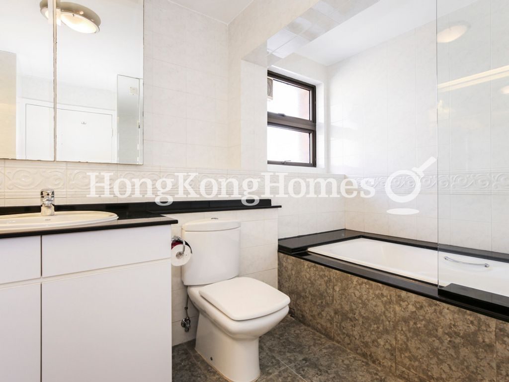 Master Bathroom — 海天徑 19-25號，舂坎角