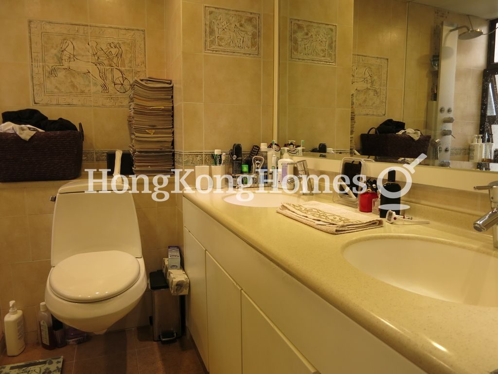 Master Bathroom — 寶園，中半山