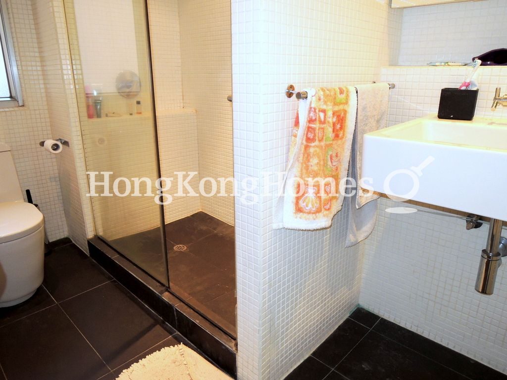 Master Bathroom — 般咸道 17 號，西半山