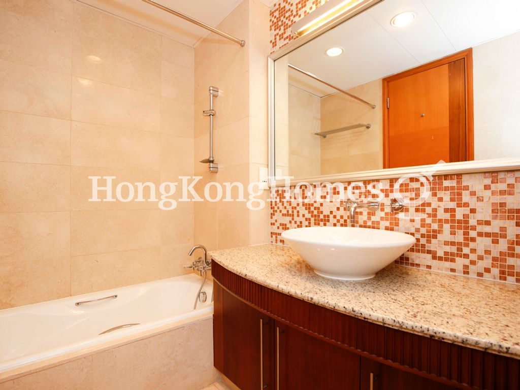 Second Ensuite Bathroom — 御海園，薄扶林