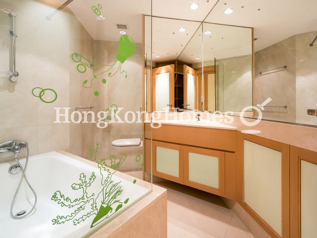Guest Bathroom — 地利根德閣 2座，中半山