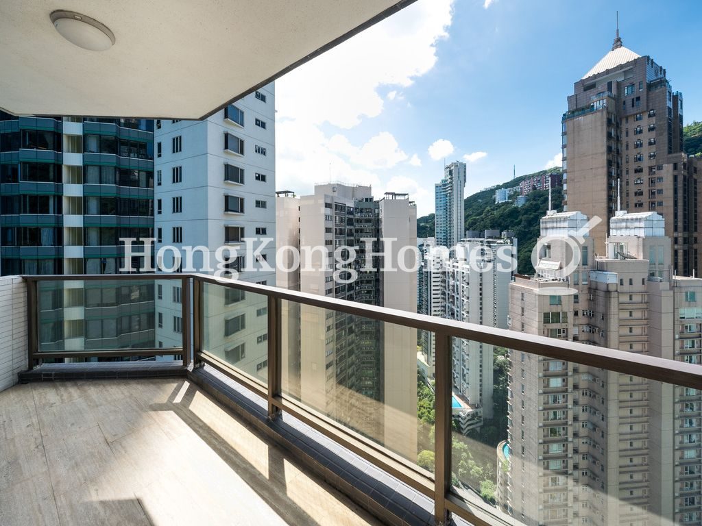 Balcony off Living and Dining Room — 地利根德閣 2座，中半山