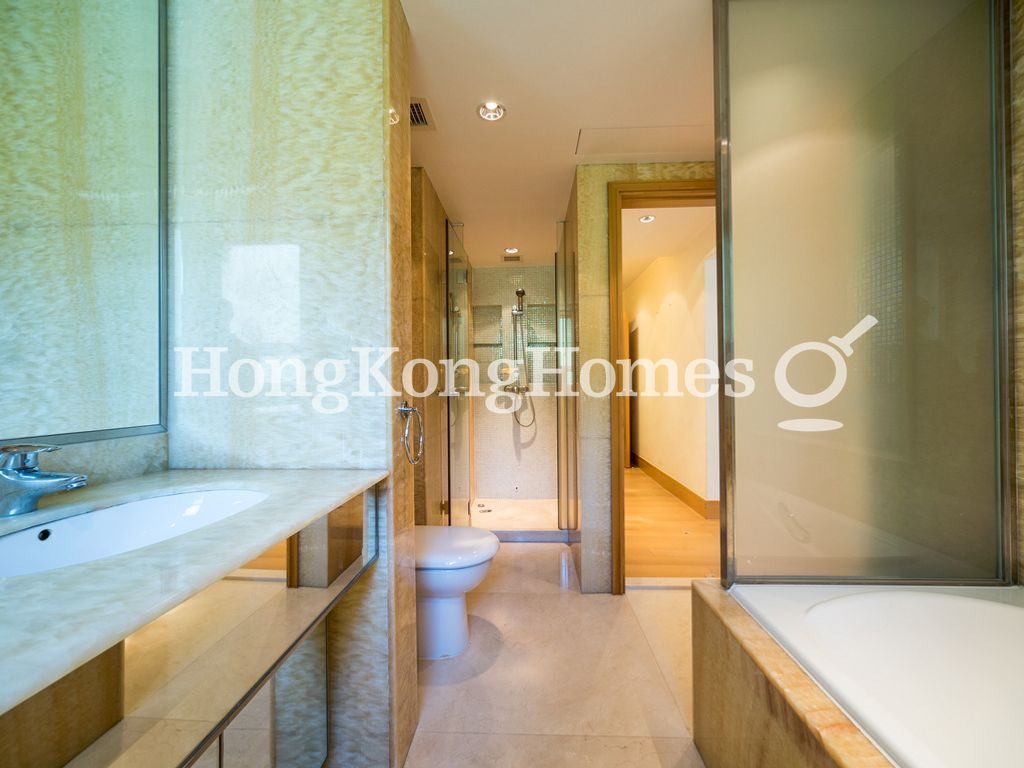 Master Bathroom — 地利根德閣 2座，中半山