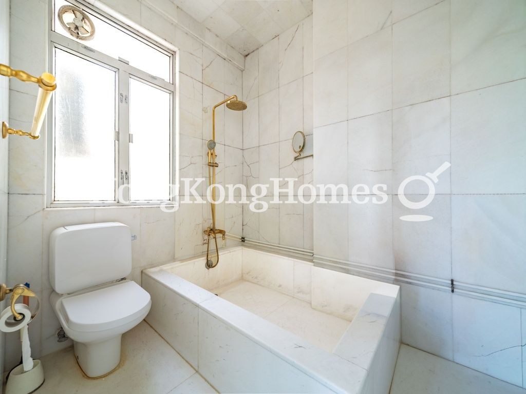 Master Bathroom — 渣甸山花園大廈 - B座，大坑