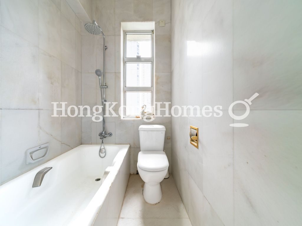 Second Ensuite Bathroom — 渣甸山花園大廈 - B座，大坑