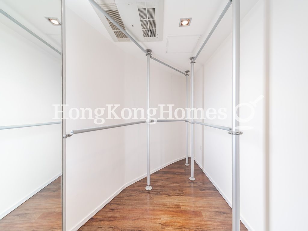 Walk-in Closet in Master Bedroom — Birchwood Place, Mid-levels Central