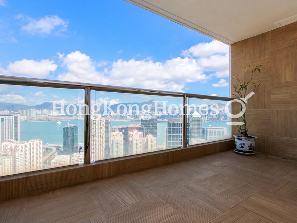 Balcony off Living and Dining Room — 瓊峰園 C 座，北角半山