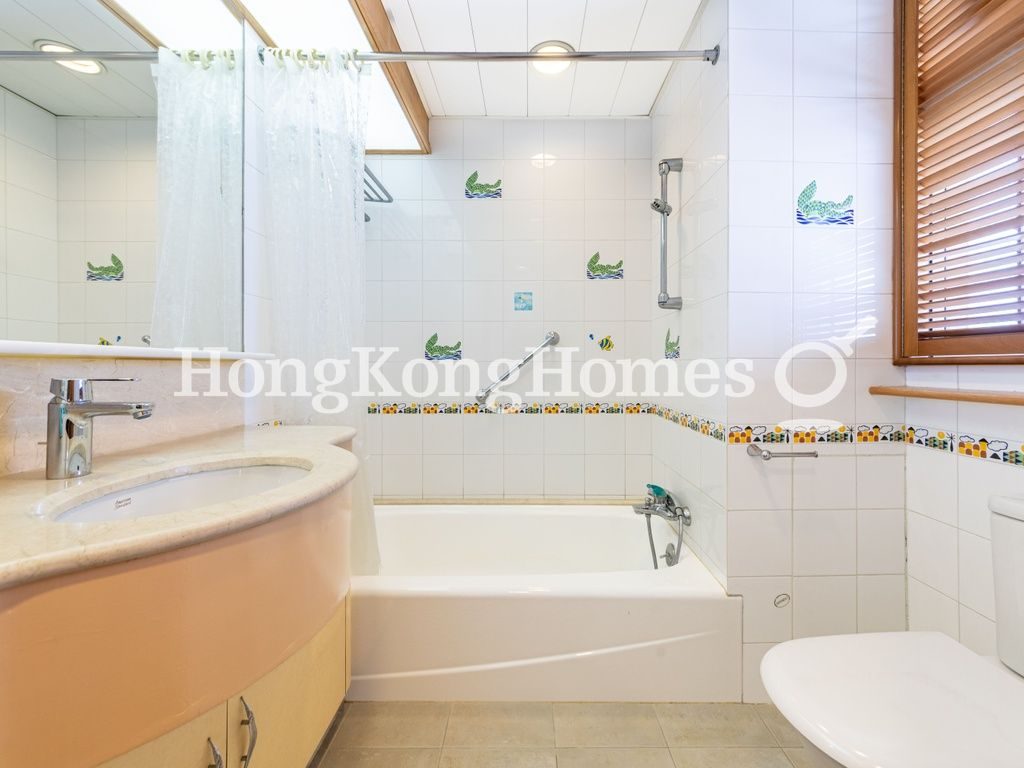 Second Ensuite Bathroom — Piccadilly Mansion, Mid-levels West