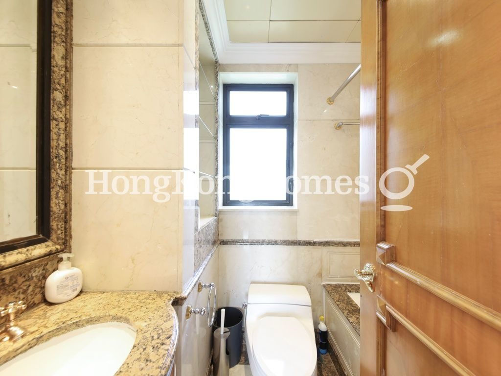 Master Bathroom — 騰皇居 II，中半山