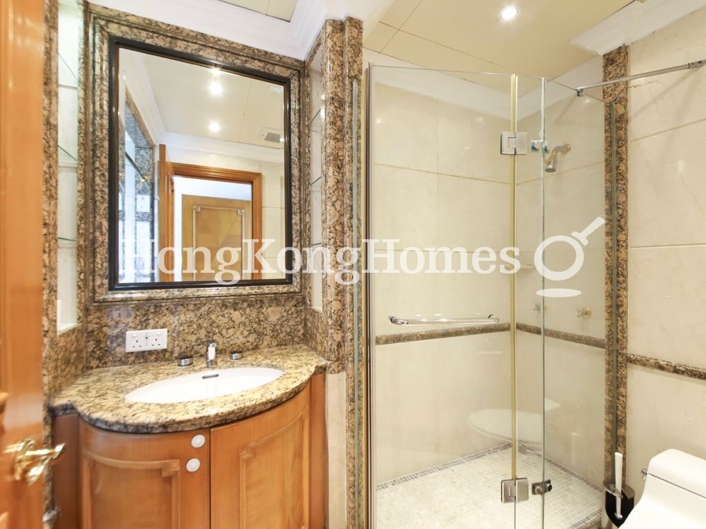Guest Bathroom — 騰皇居 II，中半山