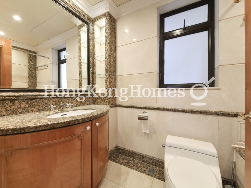 Guest Bathroom — 騰皇居 II，中半山