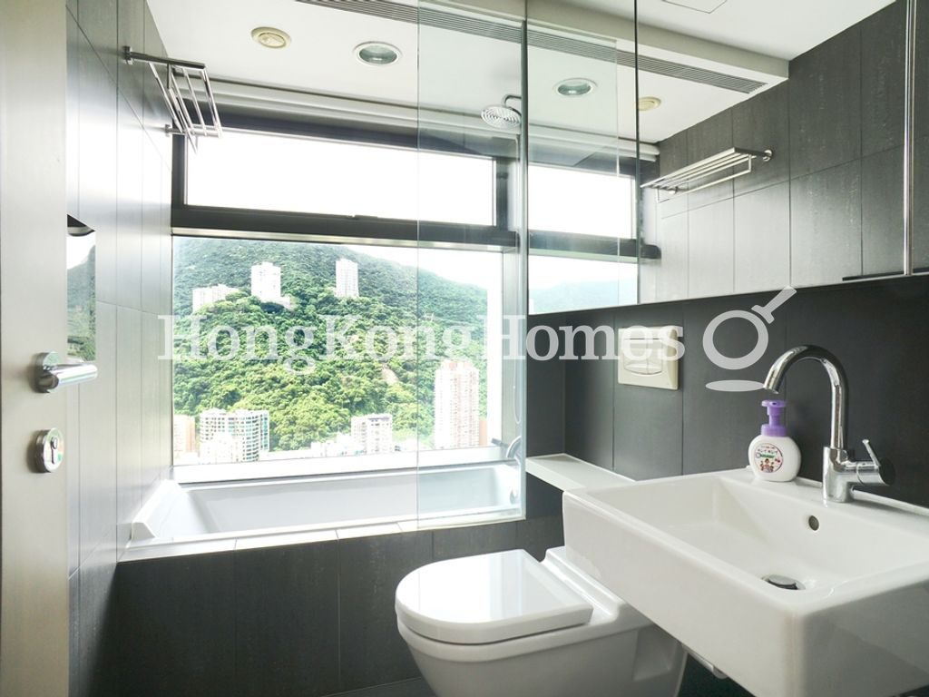 Master Bathroom — 萃峯，灣仔