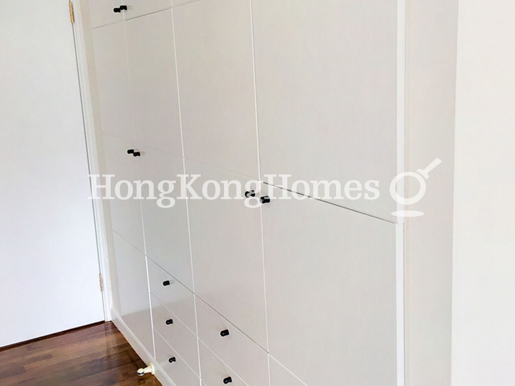 Built-in Wardrobe in Master Bedroom — Dynasty Court - Block 03, Mid-levels Central
